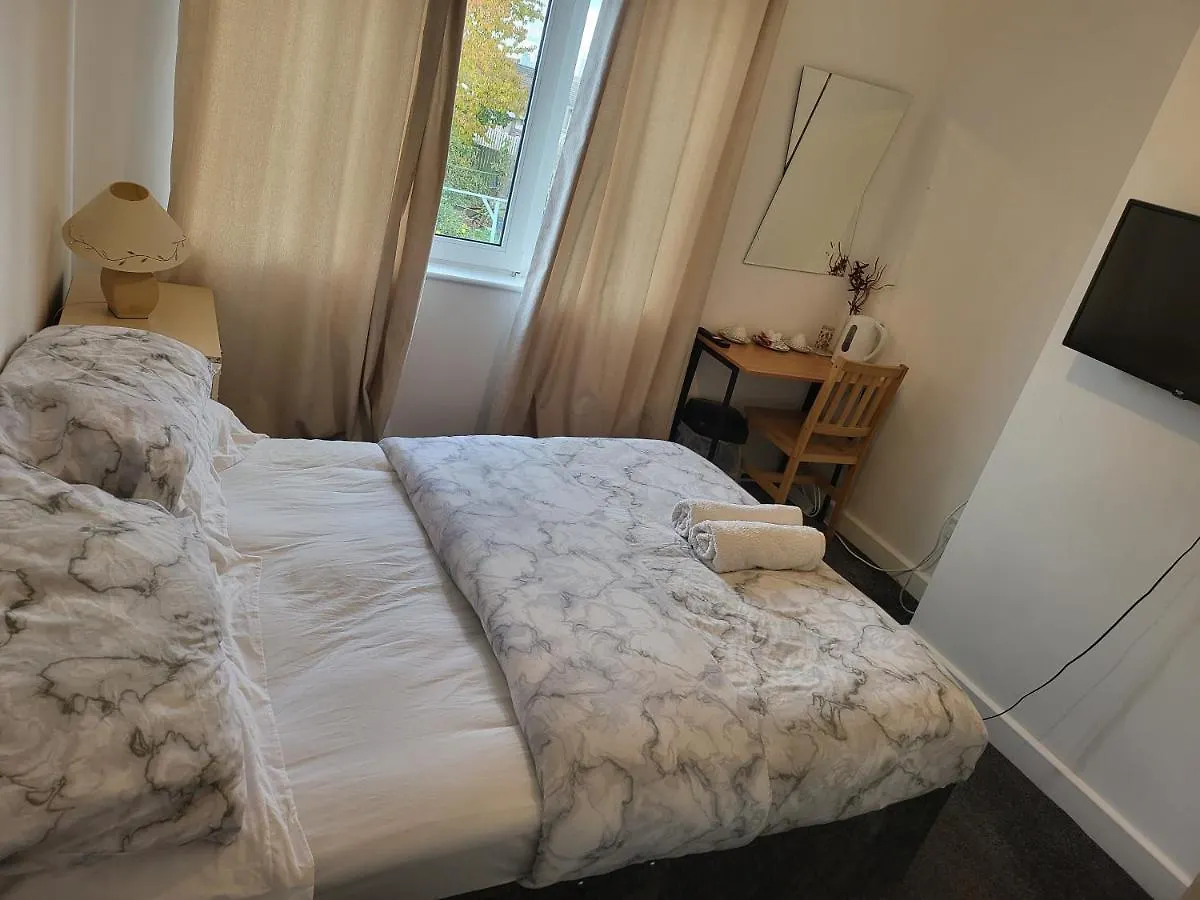 Homestay Petals Rm1 Apartment Leeds
